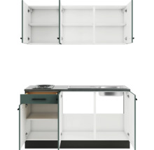 Cuisine avec armoires suspendues, évier et plaque de cuisson pour l''aménagement de la cuisine