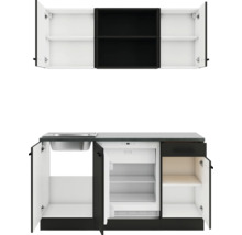 Cuisine compacte avec évier, réfrigérateur et espace de rangement