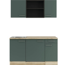 Cuisine équipée avec évier, meubles bas et meubles hauts