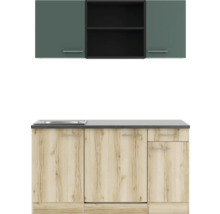 Cuisine équipée avec évier, meubles bas et meubles hauts