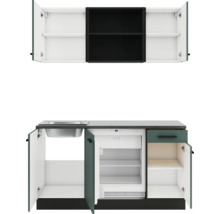 Cuisine compacte avec évier, réfrigérateur et espace de rangement