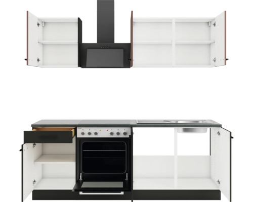 Küchenzeile mit Spüle, Kochfeld, Backofen, Dunstabzugshaube und Schränken