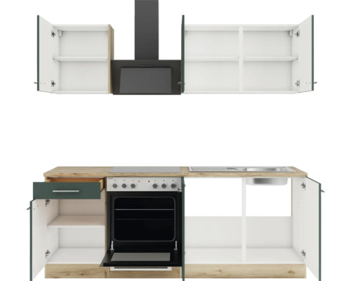 Cuisine équipée avec éléments hauts, hotte aspirante, cuisinière, évier et éléments bas