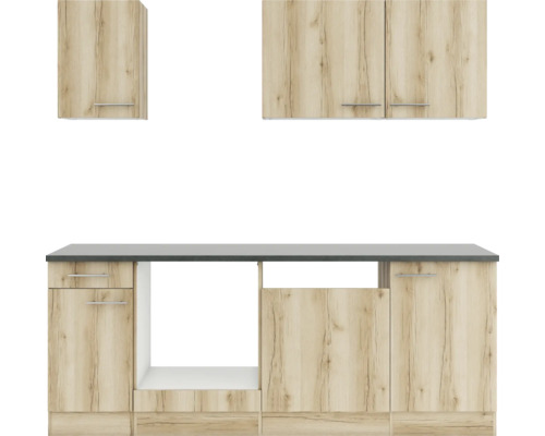 Küchenzeile mit Hängeschränken und Unterschränken