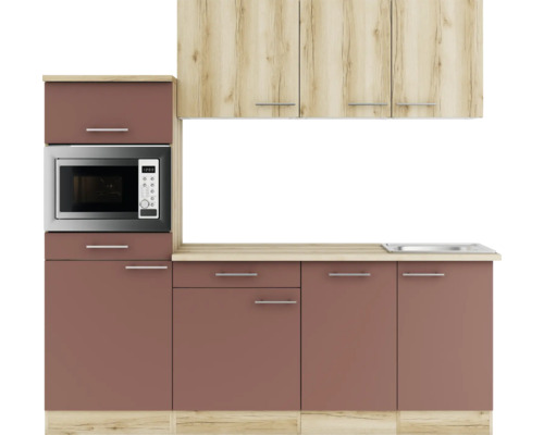 Küchenzeile mit Mikrowelle und Hängeschränken