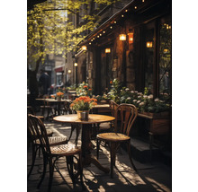 Aussenbereich eines Restaurants mit Tischen, Stühlen und Blumen