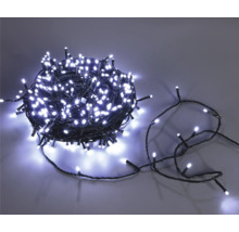 Guirlande lumineuse avec de nombreuses lumières LED