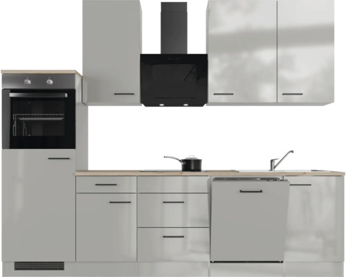 Cuisine équipée avec évier, cuisinière, hotte aspirante et armoires