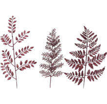 Plantes artificielles décoratives avec feuilles de fougère comme décoration