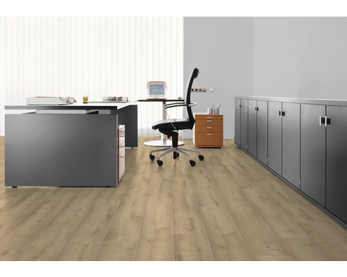 Bureau avec bureau, chaise de bureau, caisson mobile et sol stratifié