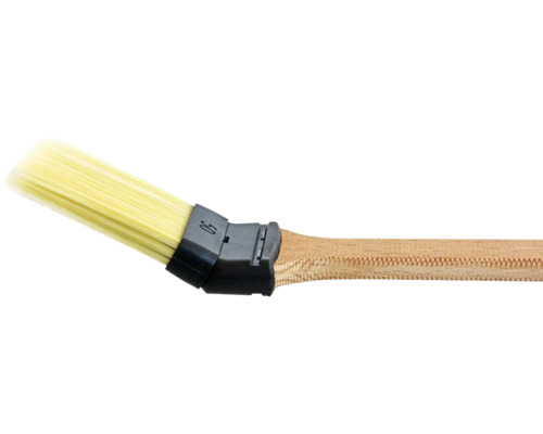Flachpinsel mit hellem Borstenkopf und Holzgriff