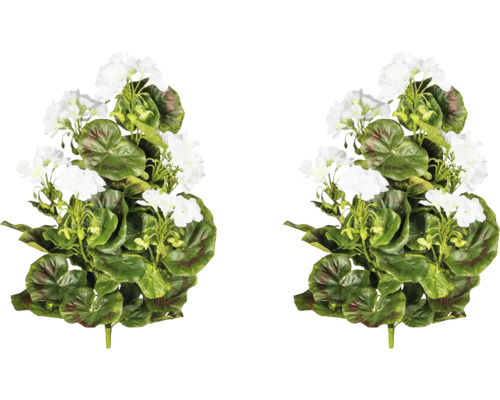 Deux géraniums artificiels blancs avec des feuilles vertes.