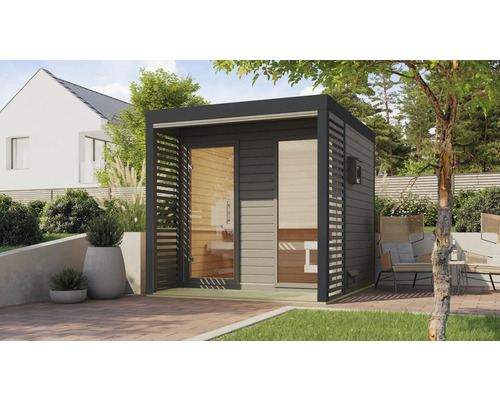 Aussensauna mit Überdachung und Sichtschutzelementen im Garten