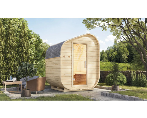 Holzfasssauna mit Glastür in einem Garten