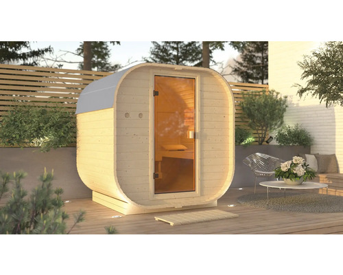 Sauna baril Karibu Quadrado 1 l : 199 cm sans poêle ni porte entièrement vitrée coloris bronze Sauna extérieure avec porte vitrée sur une terrasse avec mobilier de jardin