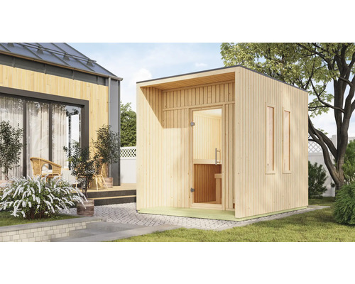Aussensauna aus Holz mit Glastür im Garten