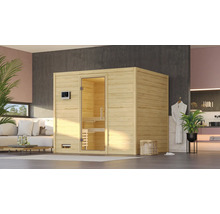 Sauna moderne en bois avec porte en verre dans une salle de bains élégante.
