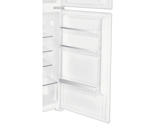 Vue intérieure d''un réfrigérateur avec des compartiments ouverts