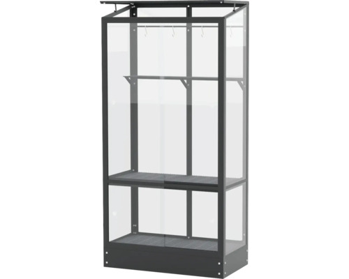 Gewächshaus mit Regalböden und Haken zur Pflanzenaufzucht