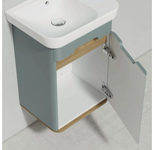 Waschtisch mit Unterschrank und geöffneter Tür zur Aufbewahrung im Badezimmer