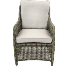 Geflochtener Sessel mit Armlehnen und Kissen