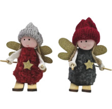 Zwei Weihnachtsengel Figuren mit Strickmützen und goldenen Sternen