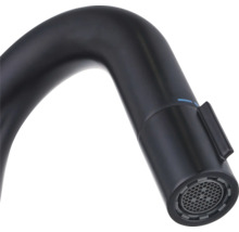 Gros plan d''un robinet noir