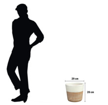 Pot de fleurs avec dimensions et silhouette d'une personne à côté