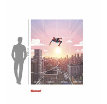 Illustration d'un papier peint photo Spiderman devant un paysage urbain au coucher du soleil avec des détails de mesure