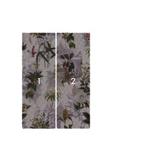 Deux lés de papier peint avec des motifs végétaux.