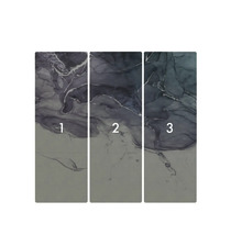 Trois lés de papier peint avec motif abstrait