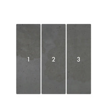 Trois plaques de béton numérotées un, deux et trois.