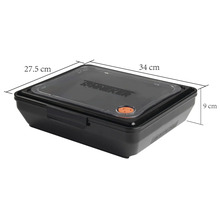 Boîte de conservation noire en plastique mesurant 34 x 27,5 x 9 centimètres.