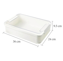 Boîte de rangement en plastique mesurant 36 cm de long, 24 cm de large et 9,5 cm de haut.