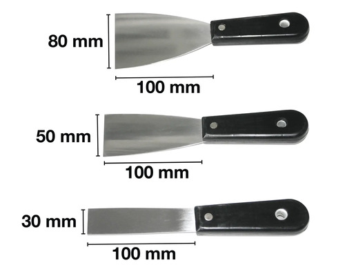 Trois spatules avec poignées en plastique et différentes largeurs de lame : 80 millimètres, 50 millimètres et 30 millimètres.