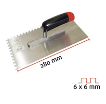 Spatule dentée avec une longueur de lame de 280 mm et une denture de 6 x 6 mm.