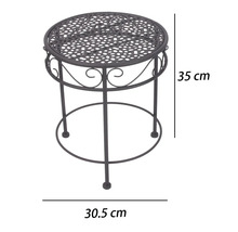 Runder Blumenhocker aus Metall mit ornamentaler Oberfläche, Höhe 35 Zentimeter, Durchmesser 30,5 Zentimeter.