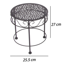 Schwarzer Metall-Pflanzenständer mit runder perforierter Platte, Höhe 27 Zentimeter, Durchmesser 25,5 Zentimeter.