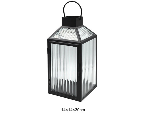 Windlicht aus schwarzem Metall mit geriffeltem Glas und Tragegriff, Masse 14 mal 14 mal 30 Zentimeter.