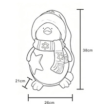 Skizze einer Weihnachtsfigur Pinguin mit Mütze, Schal und Stern, Masse 38 Zentimeter Höhe, 26 Zentimeter Breite und 21 Zentimeter Tiefe.