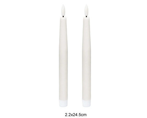 Zwei weiße LED-Stabkerzen aus Kunststoff mit einer Größe von 2.2 mal 24.5 Zentimetern.