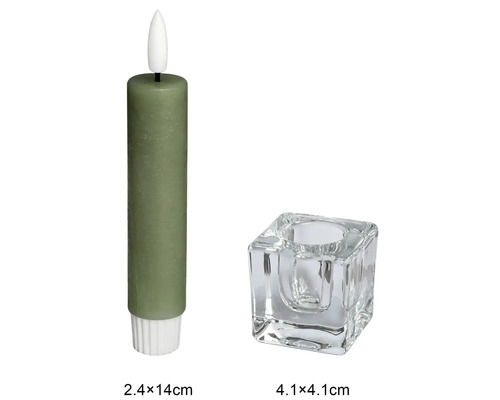 Bougie LED verte avec bougeoir carré en verre. Dimensions bougie 2,4 par 14 centimètres, bougeoir 4,1 par 4,1 centimètres.