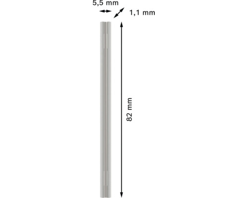 Gerades Metallprofil mit Nut, Maße 82 mal 5,5 mal 1,1 Millimeter.