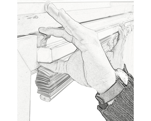 Hand befestigt Faltstore am Fenster