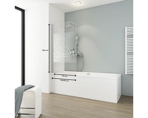 Salle de bain avec baignoire, paroi de douche et ensemble de douche