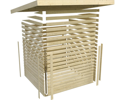 Construction en bois d''un abri de jardin avec murs à lamelles et toit